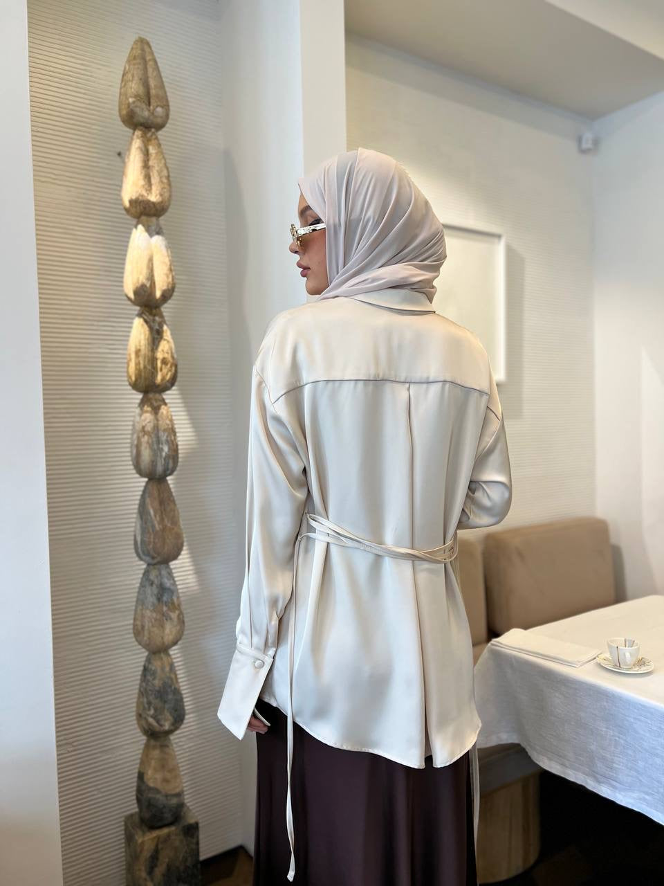 Kuşaklı Saten Gömlek –Bej
